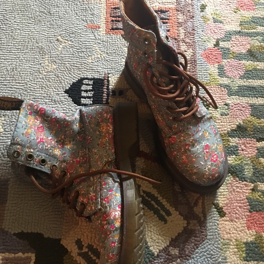 BRAND NEW DR MARTENS FLORAL 1461